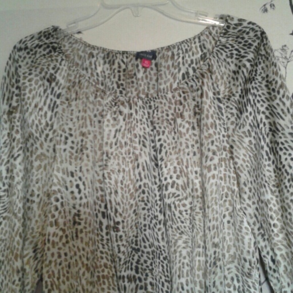 Vince Camuto Animal Print Blouse - Picture 2 of 2